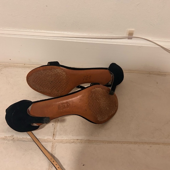 Tory Burch beautiful Suede Black Heels Sz 9.5 - Picture 3 of 4